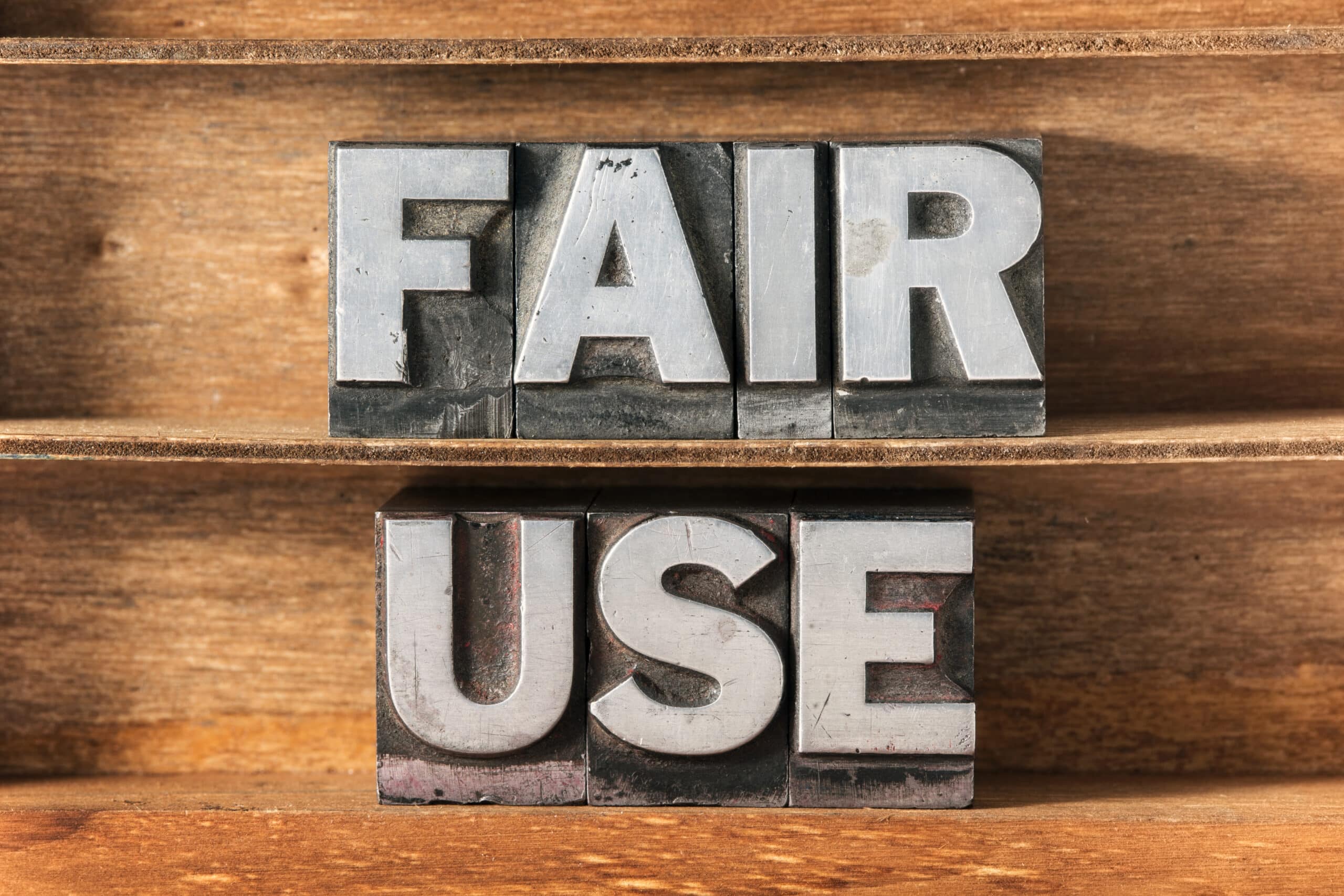 metal letters on a shelf spelling out fair use Danmark og ophavsret